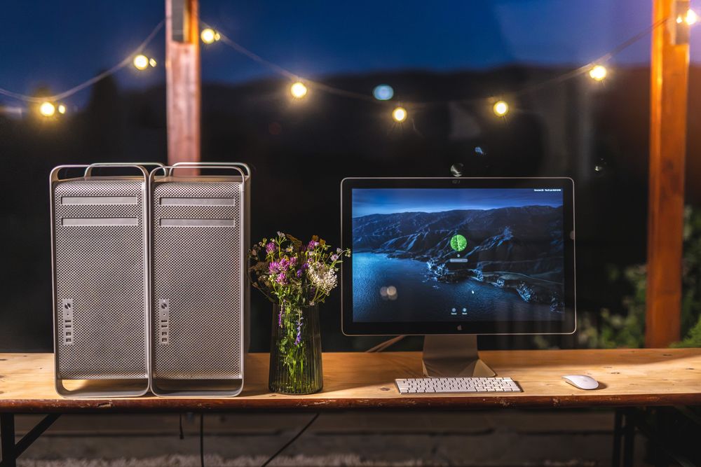 MacPro 4.1->5.1 desktop Apple, 2 procesoare Xeon, 96GB RAM, SSD PCIe, configurație custom – editare foto/video sau stație grafică