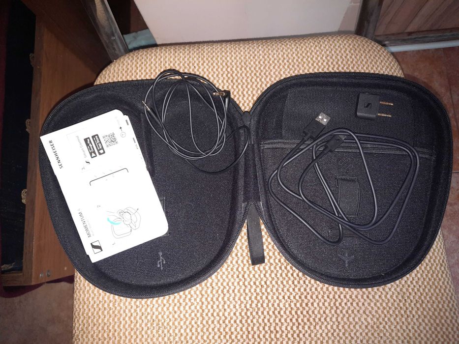 Слушалки Sennheiser Momentum 4 Wireless