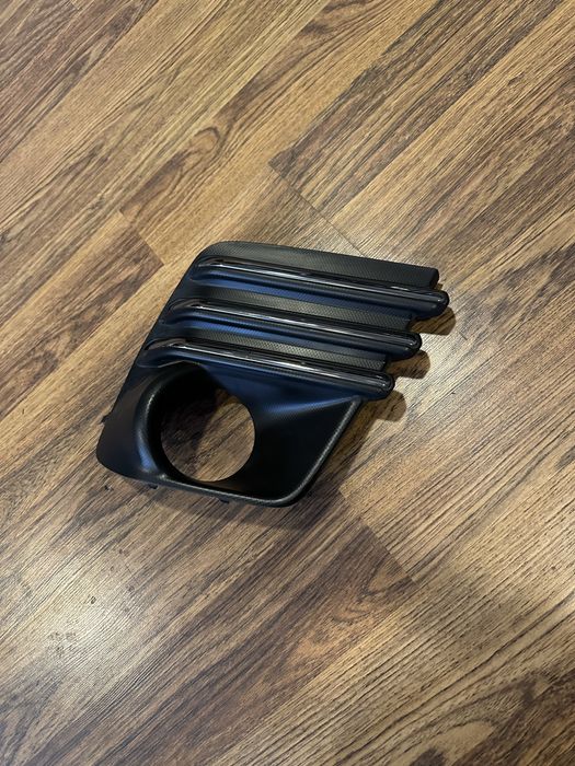 Оправа противотуманной фары правая Subaru sj