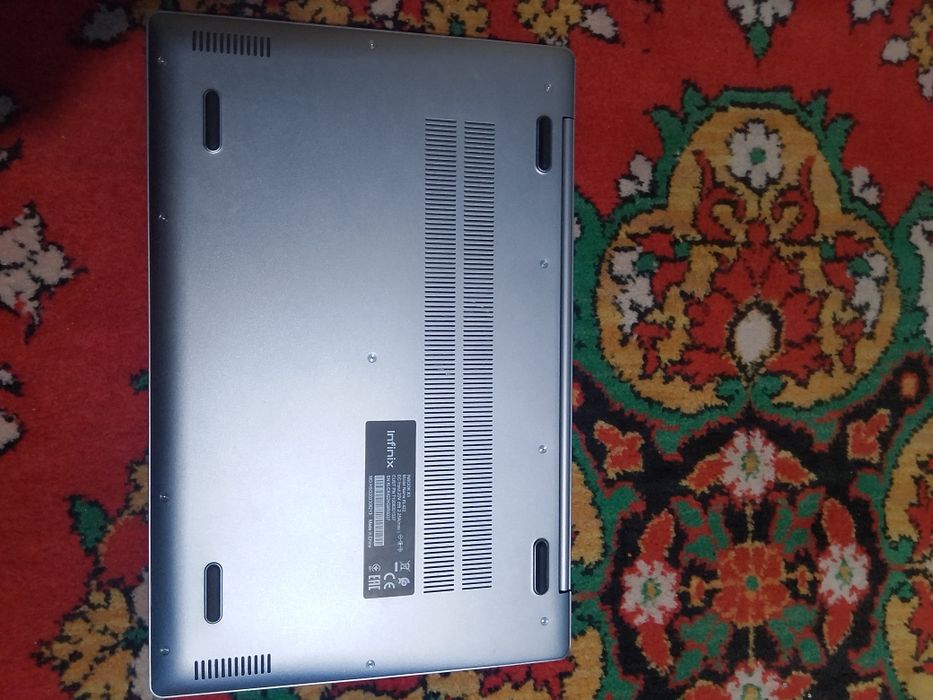 Notebook Infinix core 13 sotiladi.