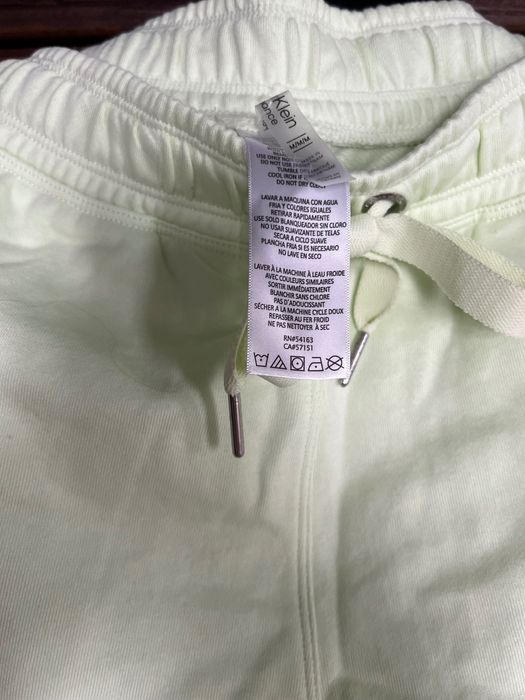 Calvin Klein Светло зелено цвят анцунг !  !  New с етикети оригинал