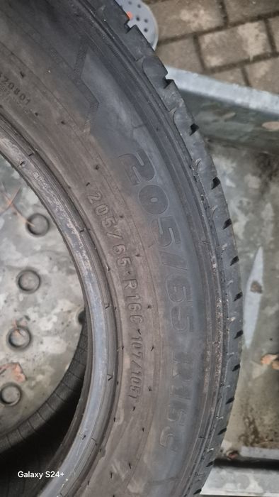 două cauciucuri; 205 65 16 C,de vară