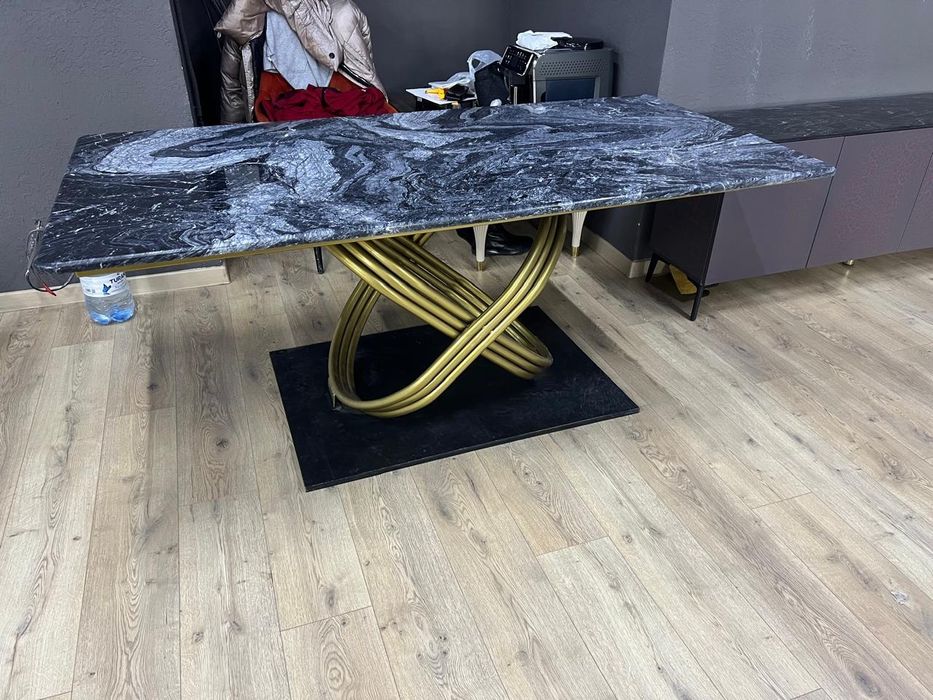 Продам стол срочно