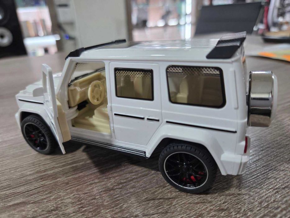Метален джип Mercedes G class играчка