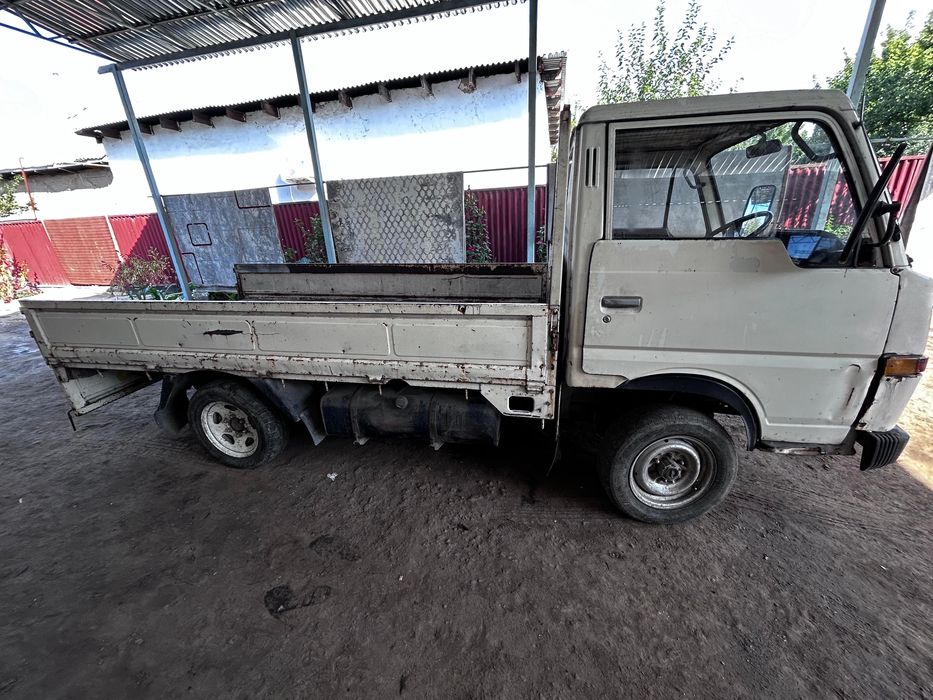 Продам Nissan Atlas 1990 года