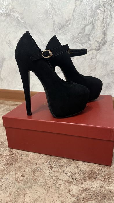 Продам туфли размер 33