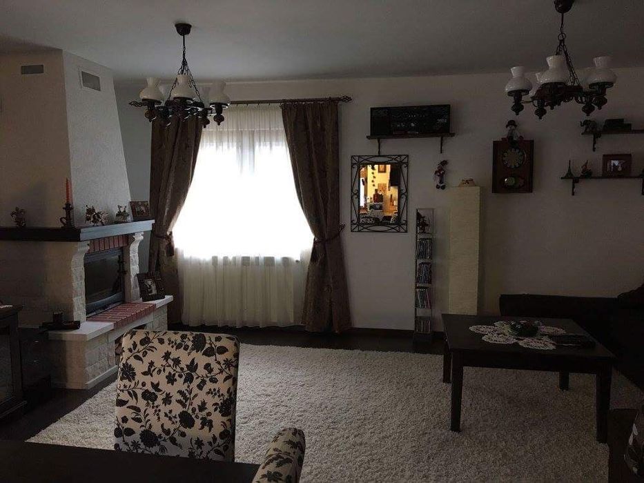 Inchiriez pe termen lung casa de vacanta la Predeal