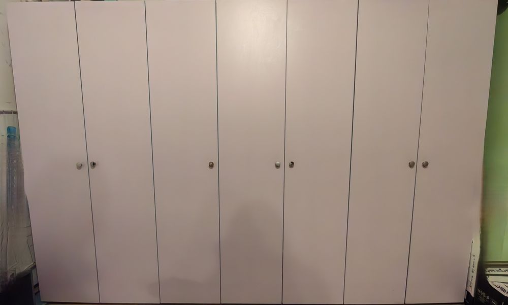Продавам двукрилен гардероб – отлично състояние