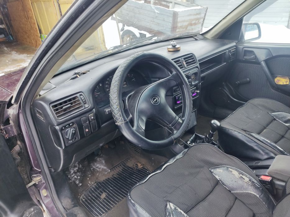 Опель Вектра седан 1.6