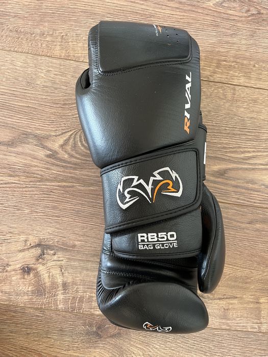 Боксови ръкавици Rival RB50