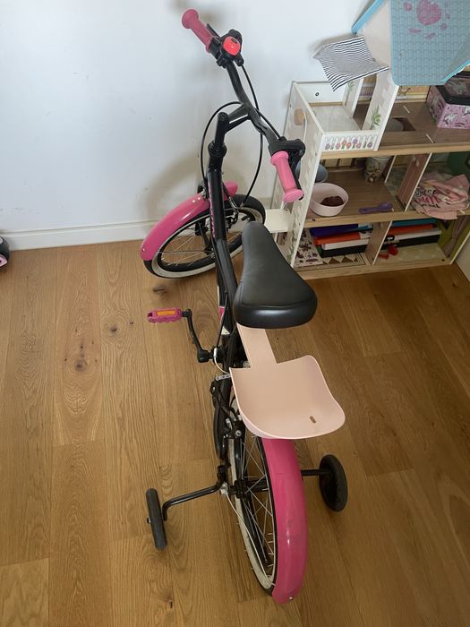 Bicicleta cu roti ajutatoare