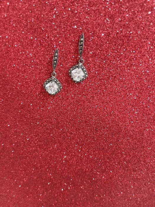 Серебряные серьги, застежка гвоздик.  Отличный подарок девушке!