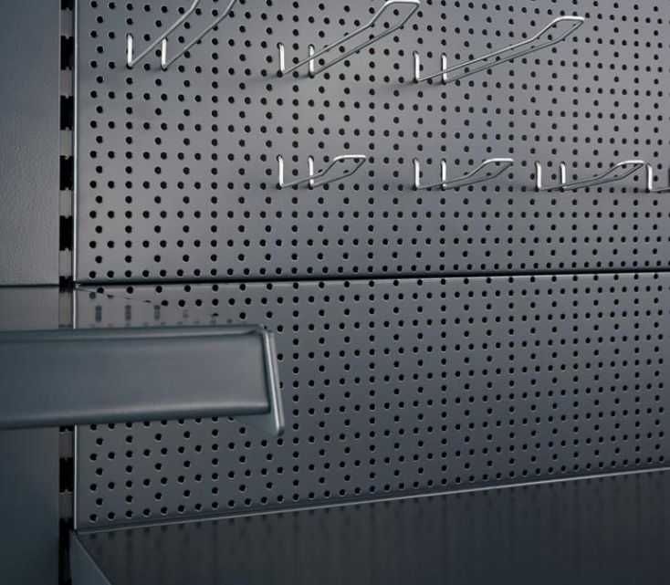 Rafturi metalice cu spatare perforate si agatatori