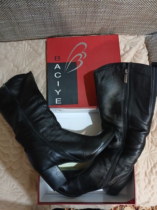 Продам женские сапоги