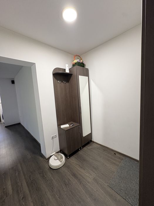 Inchiriez apartament 64 mp