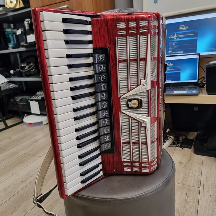 Amanet F28: Acordeon Weltmeister Amigo 120 basi