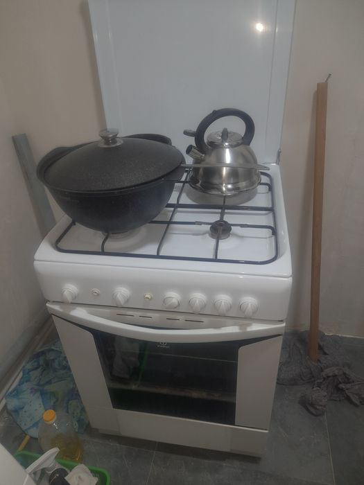 Газ Indesit сотилади