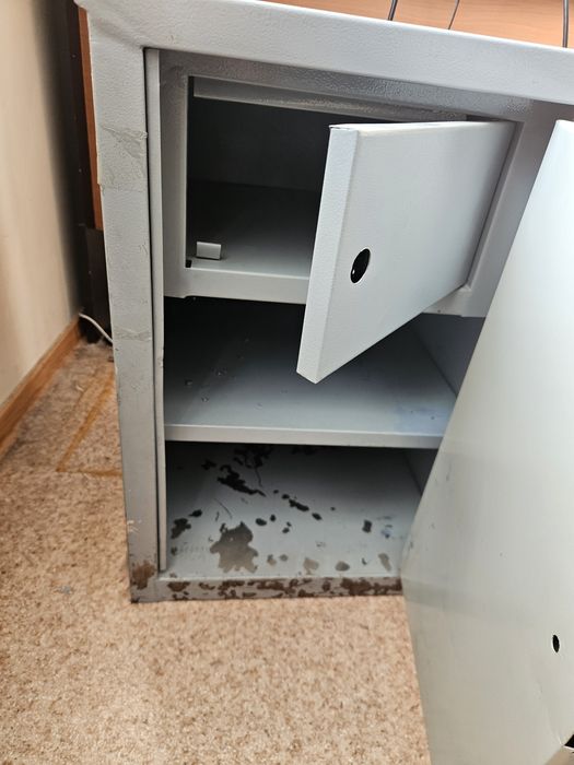 Сейф металлический