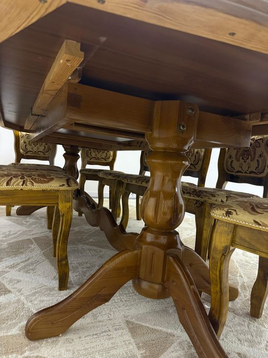 Стол стулья для гостевой комнаты