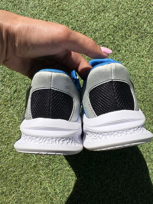 Adidasi Skechers 34