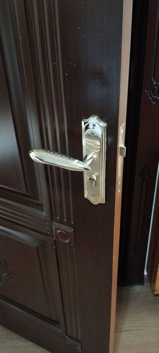 Продаётся межкомнатная дверь