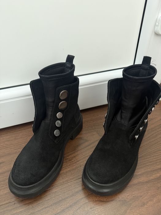 Ghete piele intoarsa