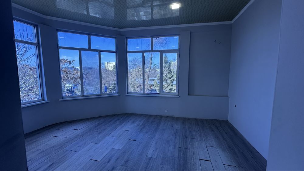 Аренда. Ижарага берилади. 280кв. 2-қават. Урганч шаҳри марказида