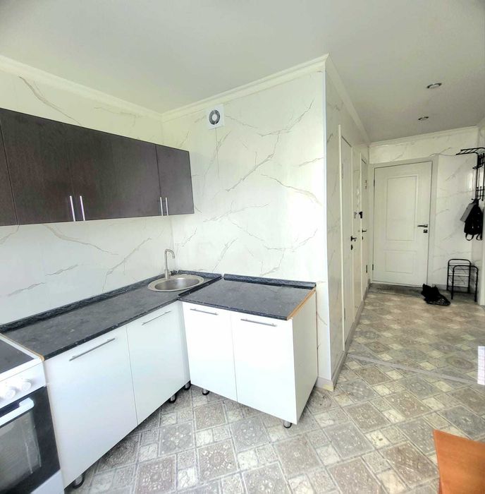 Продам 1 комнатную 8 микрорайон 3 кольцо