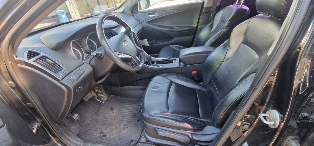 Hyundai Sonata..