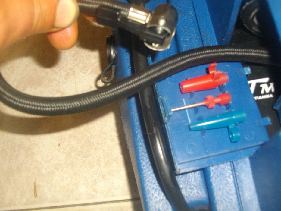 12/24V Немска Енергийна Зарядна Станция/ Зарядно Стартово Black Decker