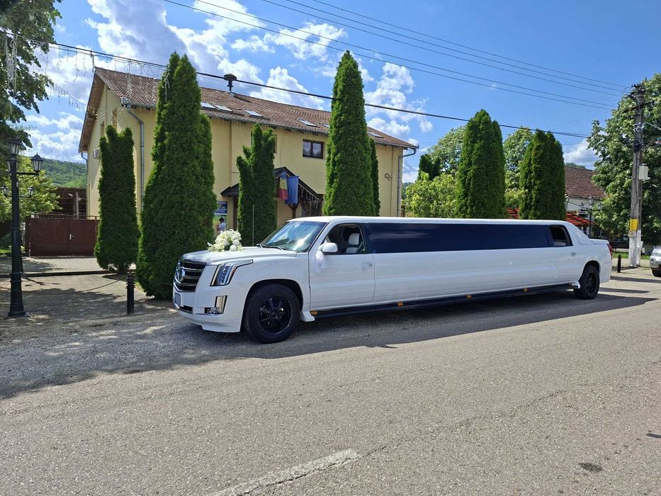 Inchiriez Limuzina Cadillac Escalade Limuzina de inchiriat