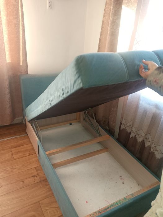 Продам маленький диванчик