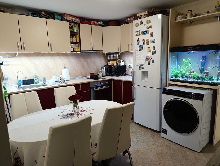 Продавам КЪЩА гр. Аксаково Варна Два Етажа 145кв.м. 615кв Двор ЦЕНТЪР!