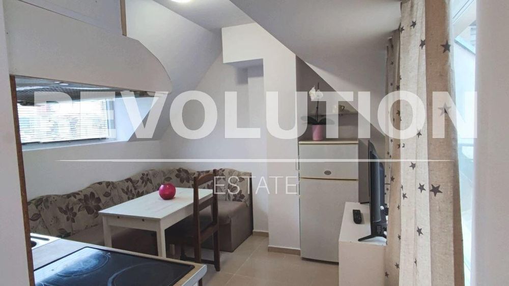 Дава се под наем Двустаен апартамент в Варна, Колхозен пазар - 45 кв.м за 350 € - Снимка #1