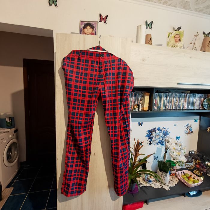 Pantaloni lungi barbati in carouri rosu si bleumarin inchis noi fara eticheta marime mare