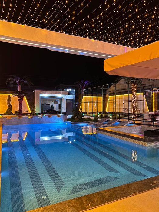 15 кишилик Абу Даби Чорбогда жойлашган