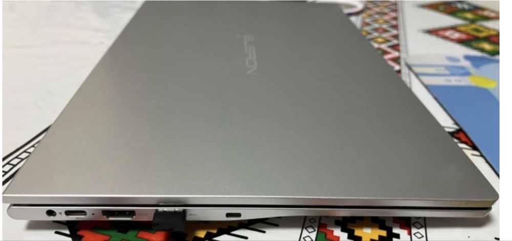 Ноутбук наушники .