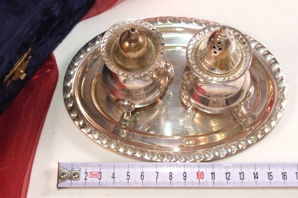 Set 2 solnite pt sare si piper + tavita, caseta lemn, Made in India