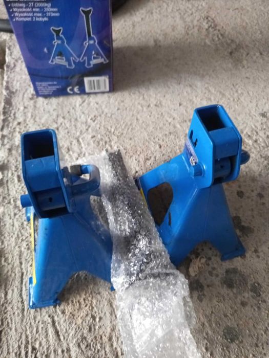 Продавам изгодно подпори за лек автомобил -4бр.-полски