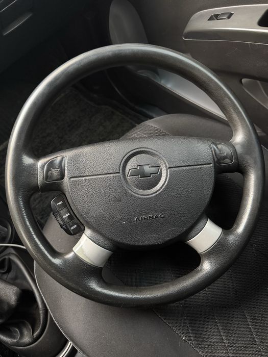 Продам руль от Gentra и Spark без дефектов