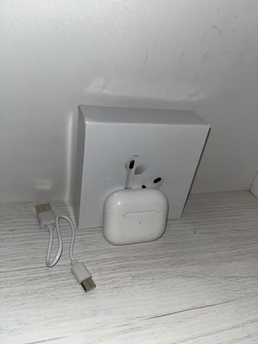 Наушники AirPods