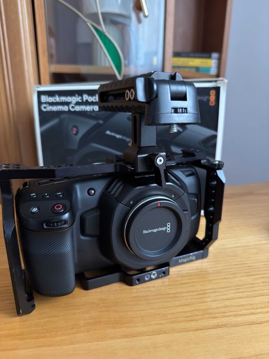 Blackmagic Pocket Cinema Camera 4K + obiectiv Canon 85mm 1.8 + Viltrox MFT + cage