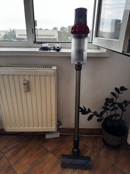 Dyson V10