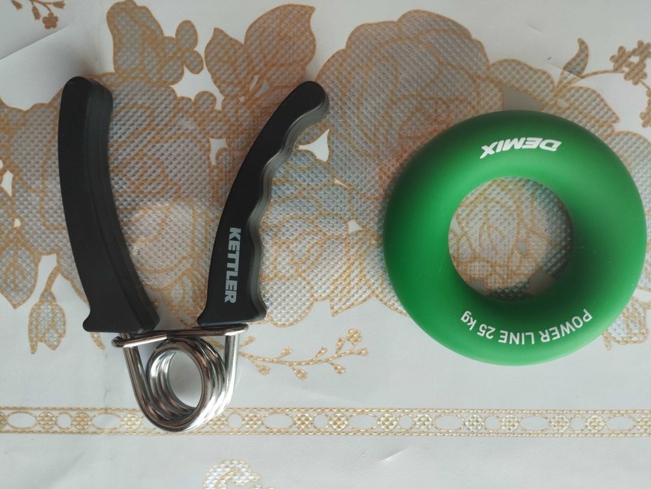 Продам эспандеры кистевые