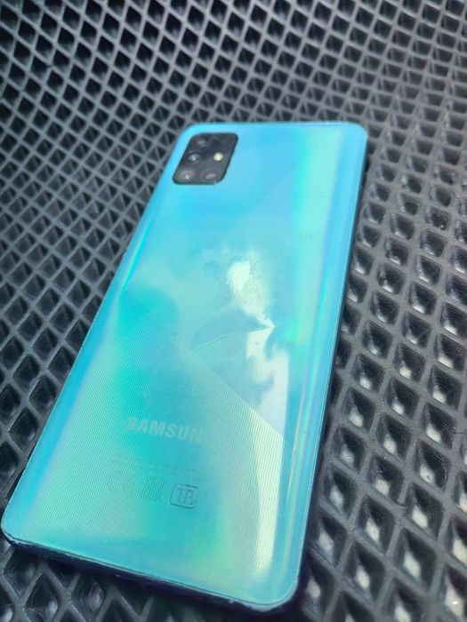 Продаю телефон самсунг