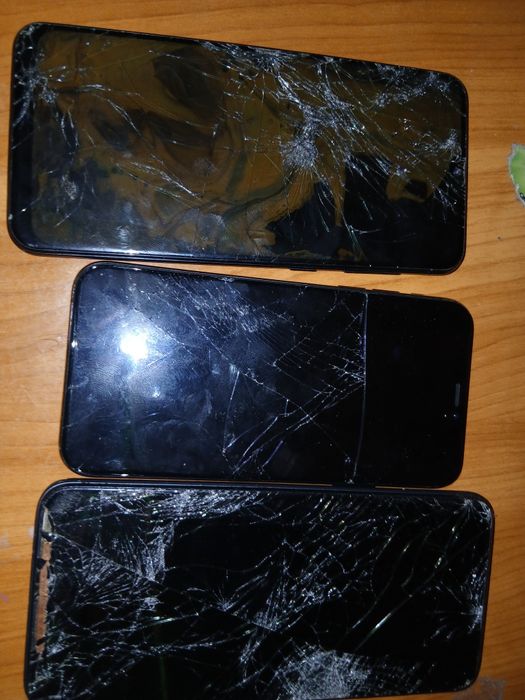 Vând telefone pentru piese