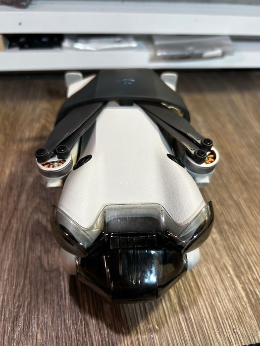 dron dji mini 4 pro fly combo