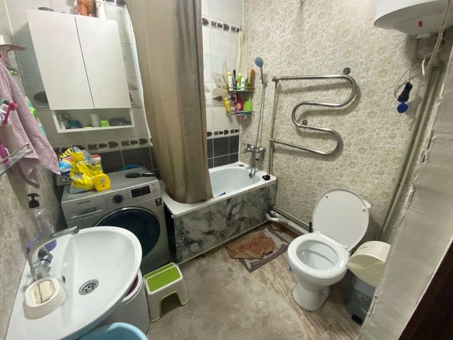 Продам квартиру 3 комн на кожзаводе 1мкрн