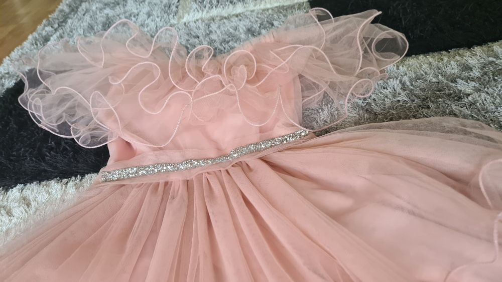 Rochie de ocazie cu umarul gol