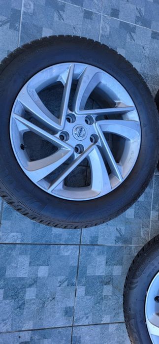 Гуми със джанти Нисан Джук